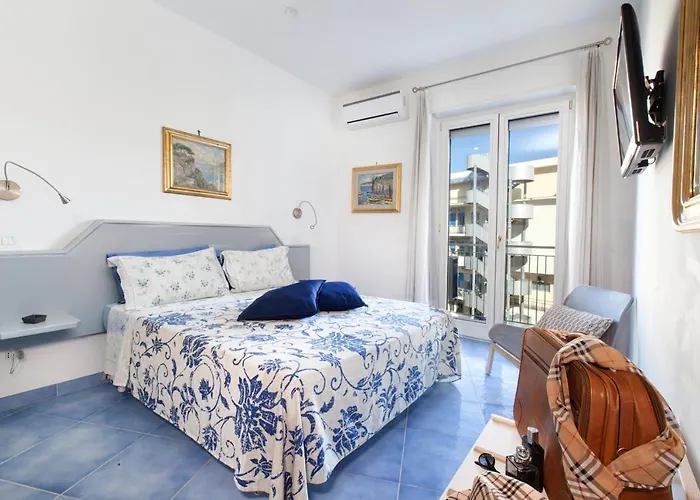 Cafiero Azure Flat